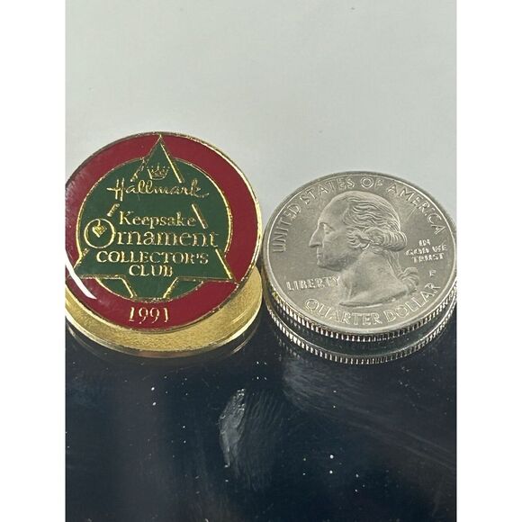 Hallmark Keepsake Ornament Collector's Club 1991 Metal Lapel Pin‎ - Picture 3 of 3